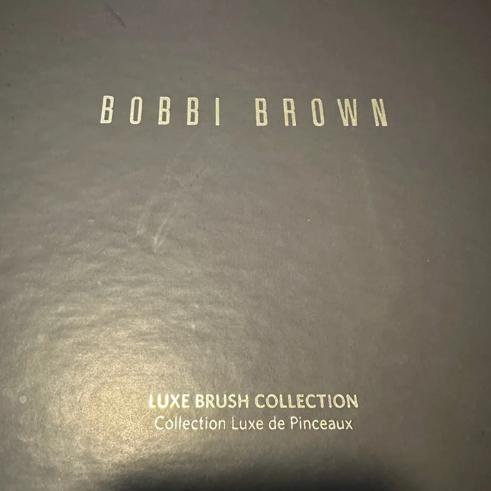 Bobbi Brown Luxe Brush Collection – Limited Edition – 24K Gold Accents